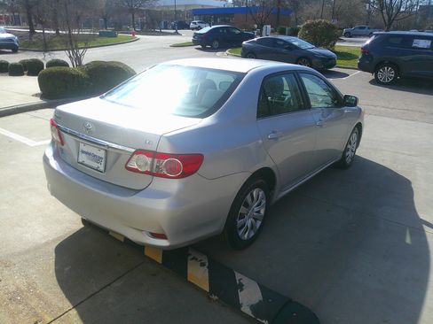 Used 2013 Toyota Corolla LE image 16