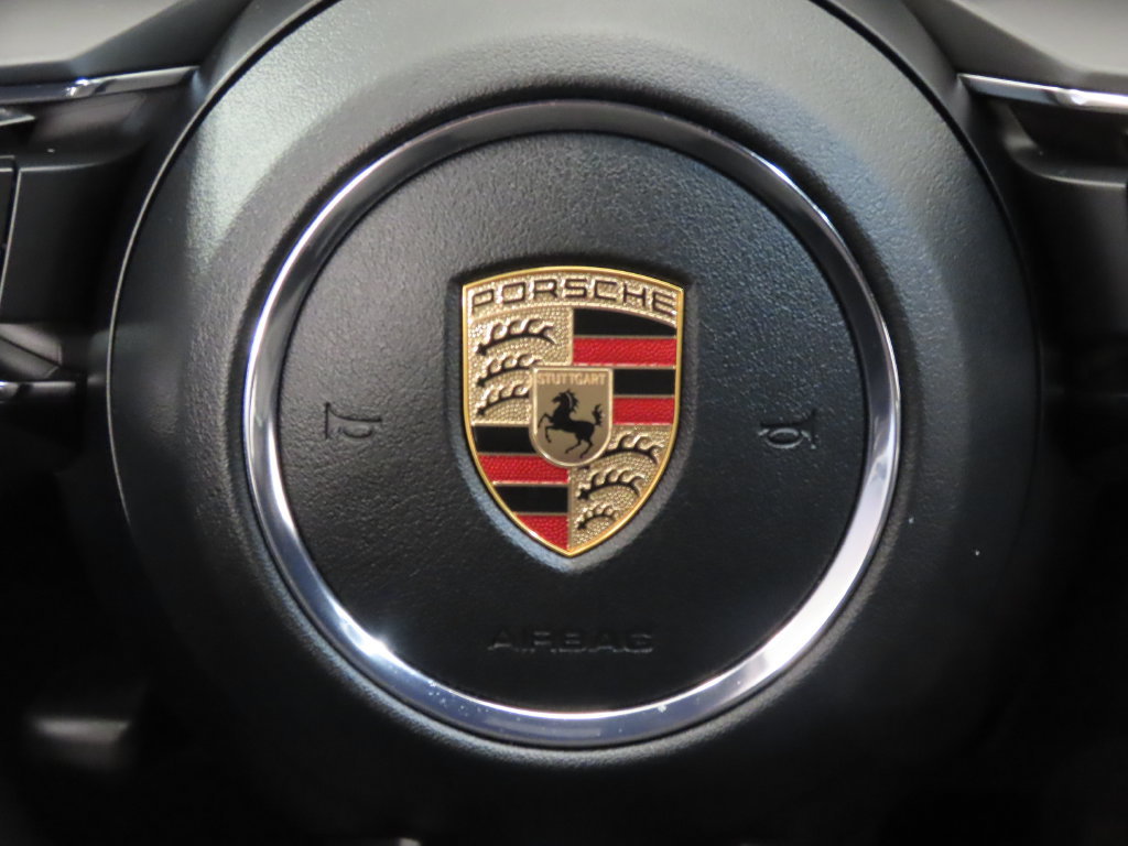 Certified 2026 Porsche Macan AWD/4WD image 21