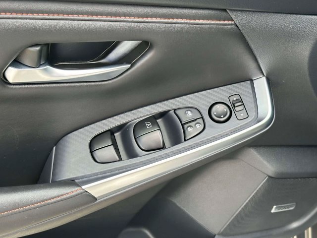 Used 2024 Nissan Sentra SR w/ SR Premium Package FWD image 17