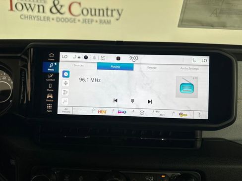 New 2025 Jeep Gladiator Sport image 15