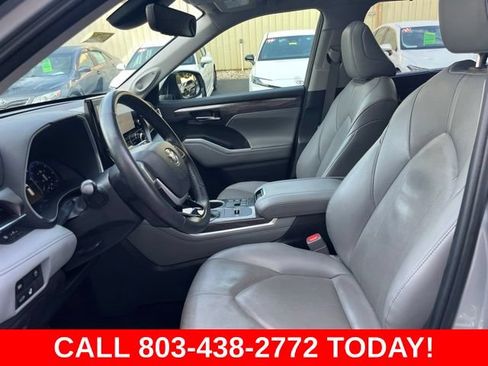 Used 2023 Toyota Highlander Limited FWD image 7