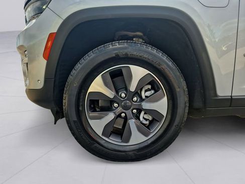 Used 2022 Jeep Grand Cherokee Limited 4xe w/ Luxury Tech Group II AWD/4WD image 9