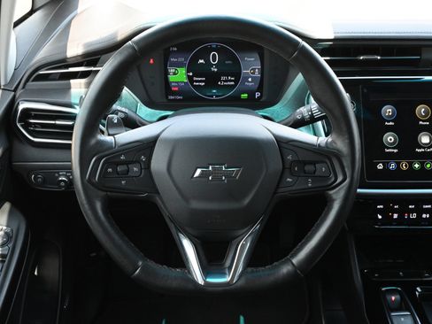 Used 2023 Chevrolet Bolt LT w/ Infotainment Package FWD image 11