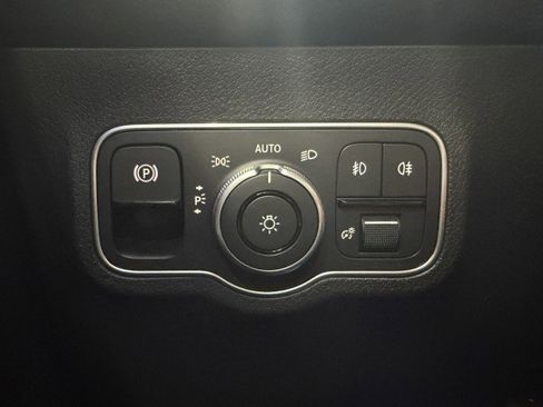 Certified 2025 Mercedes-Benz GLB 250 image 18