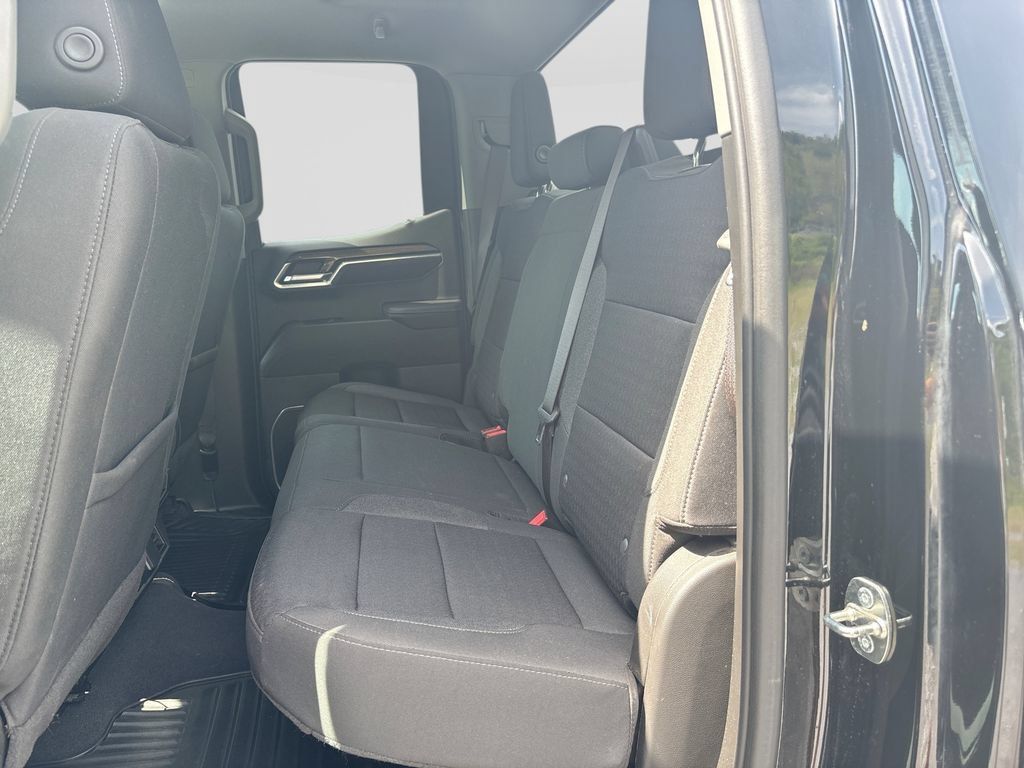 Used 2023 Chevrolet Silverado 1500 LT AWD/4WD image 30