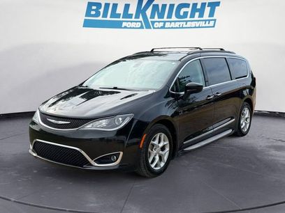 Used 2017 Chrysler Pacifica Touring-L w/ Tire & Wheel Group
