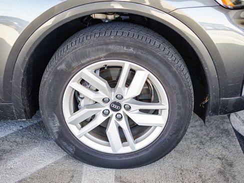 Used 2023 Audi Q5 2.0T Premium w/ Convenience Package image 9