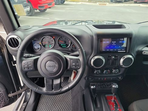 Used 2016 Jeep Wrangler Rubicon w/ Power Convenience Group image 26