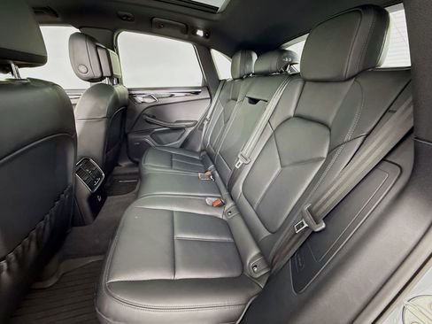 Certified 2025 Porsche Macan image 24