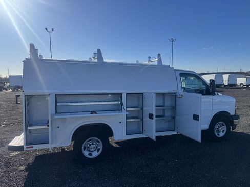 New 2025 Chevrolet Express 3500 w/ Power Convenience Package image 9
