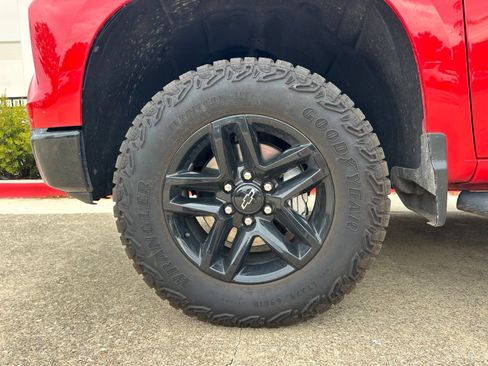 Used 2024 Chevrolet Silverado 1500 Custom Trail Boss w/ Dark Appearance Package AWD/4WD image 12