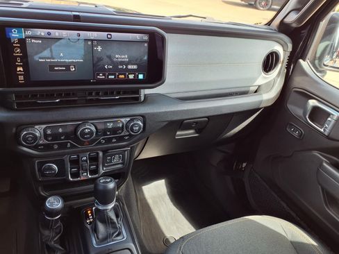 Used 2025 Jeep Wrangler Unlimited Sport AWD/4WD image 5