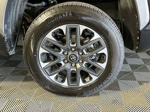 Used 2025 Toyota Tundra Limited AWD/4WD image 29