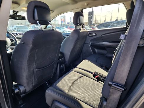 Used 2017 Dodge Journey SE w/ Flexible Seating Group image 11