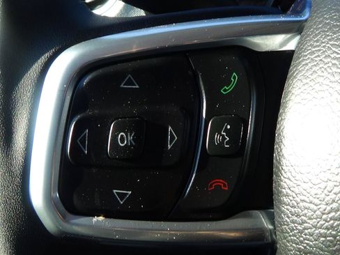 Used 2025 Jeep Wrangler Unlimited Sahara AWD/4WD image 24