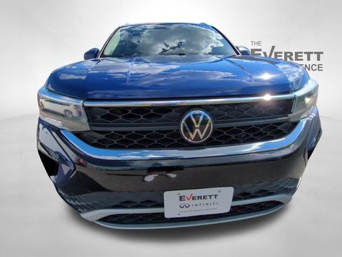 Used 2023 Volkswagen Taos SE FWD image 2