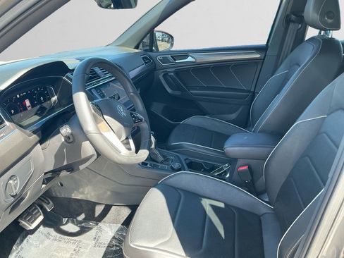 Used 2022 Volkswagen Tiguan SEL R-Line AWD/4WD image 9