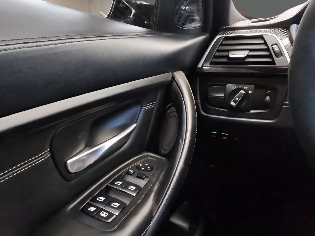 Used 2017 BMW M3 RWD image 15