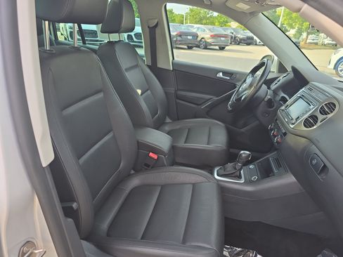 Used 2015 Volkswagen Tiguan SE FWD image 10