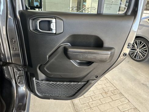 Used 2023 Jeep Gladiator Willys image 32