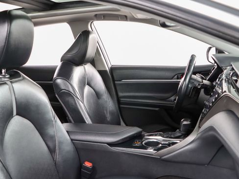 Used 2020 Toyota Camry XSE FWD image 27