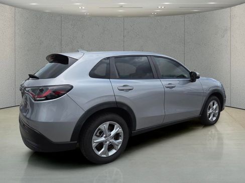Used 2023 Honda HR-V LX image 3