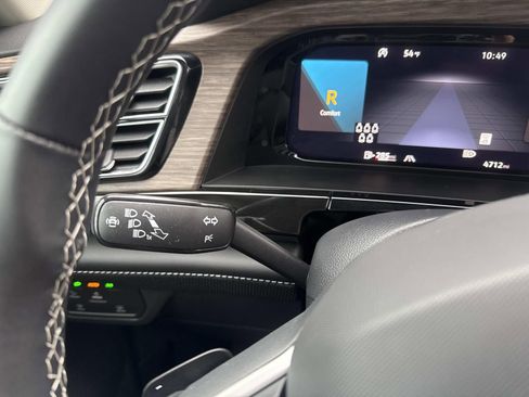 Certified 2025 Volkswagen Atlas SEL image 35