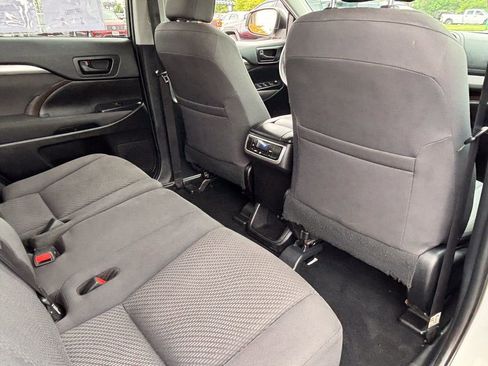 Used 2019 Toyota Highlander LE FWD image 38