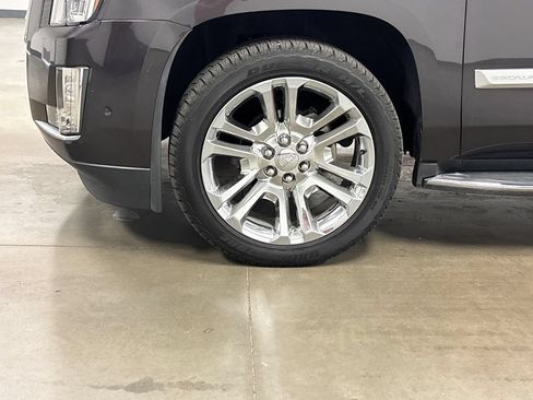 Used 2018 Cadillac Escalade Premium Luxury RWD image 11