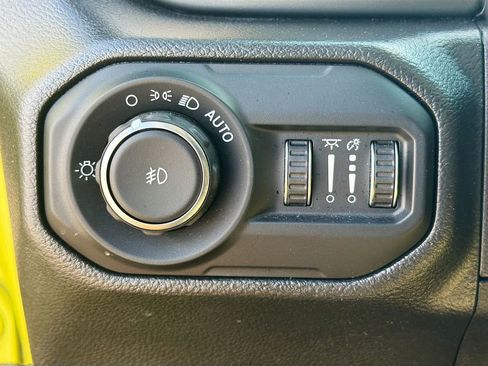 Used 2022 Jeep Wrangler Unlimited Sahara w/ Cold Weather Group AWD/4WD image 31