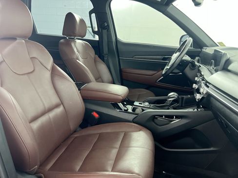 Certified 2024 Kia Telluride EX w/ EX Captain's Chair Package FWD image 28