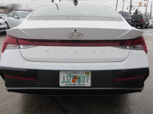 Used 2025 Hyundai Elantra SEL FWD image 7