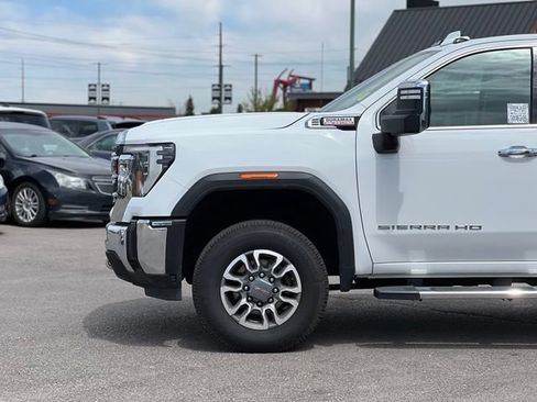 Used 2024 GMC Sierra 3500 SLT w/ SLT Convenience Package AWD/4WD image 4