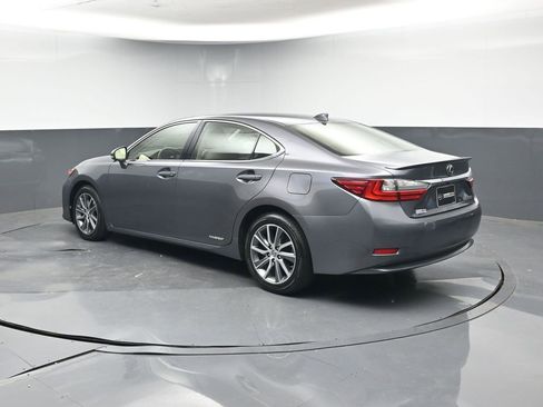 Used 2017 Lexus ES 300h image 3