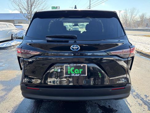 Used 2024 Toyota Sienna LE image 7