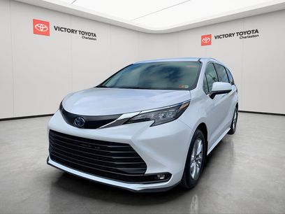 New 2025 Toyota Sienna XLE