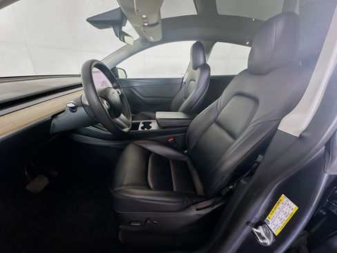 Used 2022 Tesla Model Y Long Range image 13