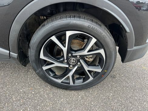 Used 2022 Toyota C-HR XLE FWD image 24