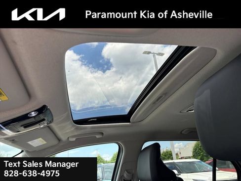 Certified 2025 Kia Niro FWD image 13