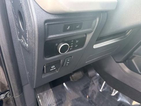 Used 2024 Ford Expedition Max XLT image 24