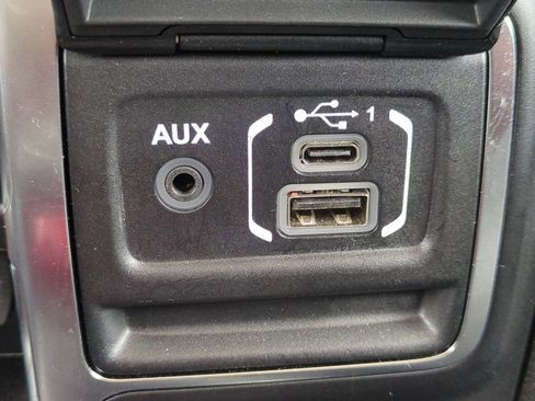 Used 2025 Jeep Wrangler Unlimited Sahara AWD/4WD image 23
