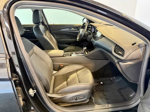 Used 2018 Buick Regal Essence w/ Driver Confidence Package #1 AWD/4WD image 28