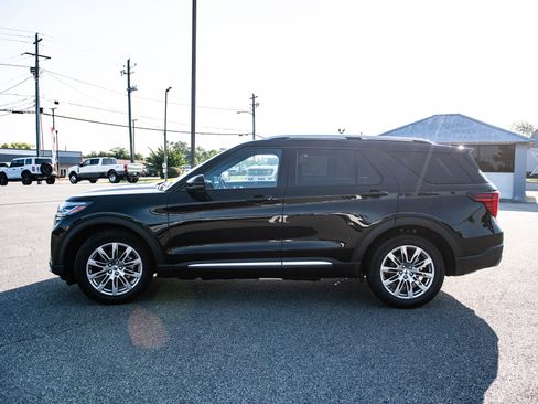 New 2026 Ford Explorer Platinum RWD image 4