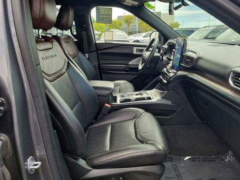 Certified 2022 Ford Explorer Platinum w/ Equipment Group 601A AWD/4WD image 19