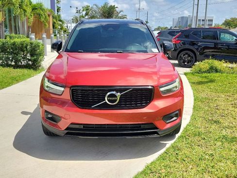 Used 2019 Volvo XC40 T5 R-Design AWD/4WD image 2