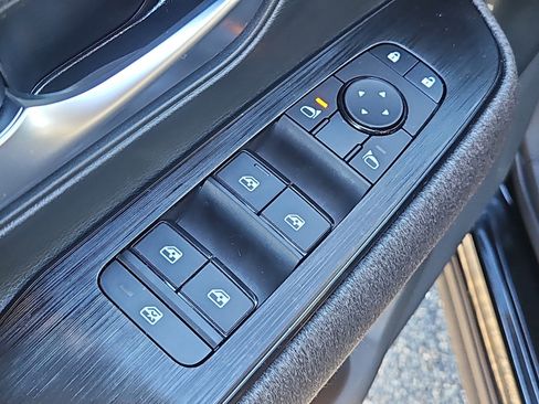 Certified 2025 Nissan Kicks SV image 15