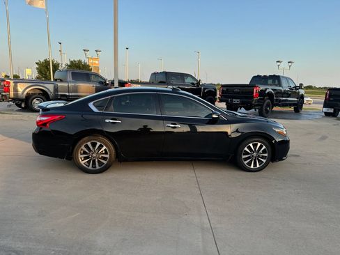 Used 2017 Nissan Altima 2.5 SL w/ 2.5 Technology Package FWD image 6