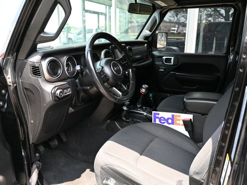 Used 2018 Jeep Wrangler Unlimited Sport S AWD/4WD image 9