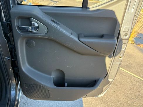 Used 2016 Nissan Frontier PRO-4X image 30