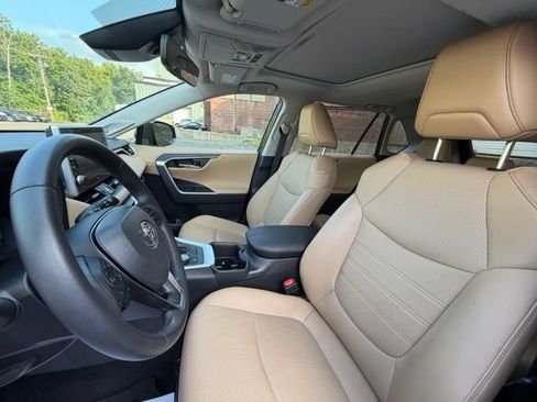Used 2022 Toyota RAV4 Limited AWD/4WD image 25